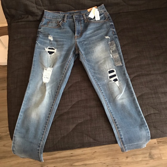 Brand new Aeropostale jeans/ size 6 - Picture 2 of 3